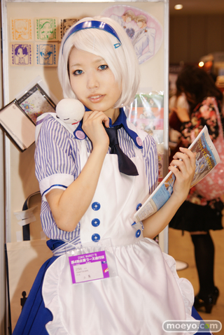 Illustration for article titled 2010's Japanese Booth Companions Still Passing Out Fliers In Your Memories